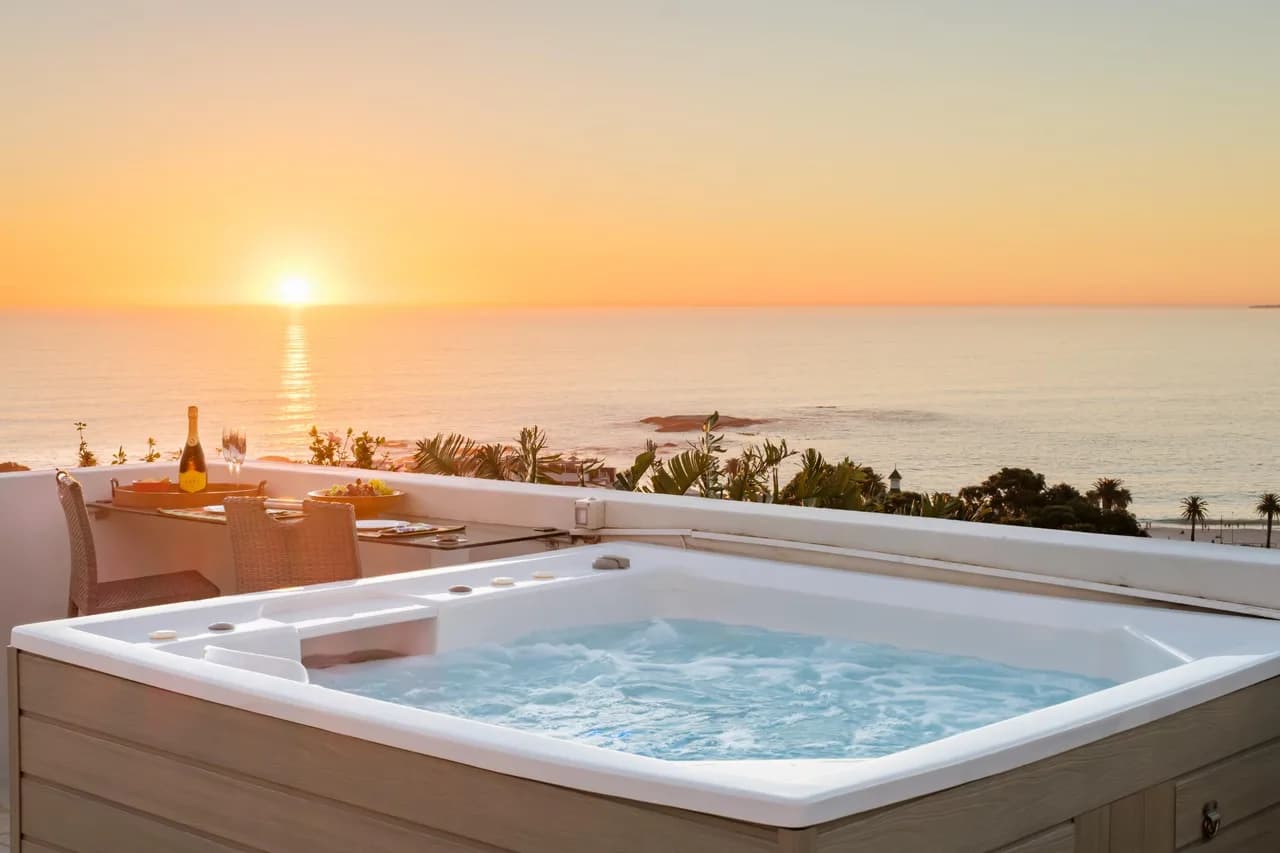Elegant Six Bedroom Villa in Camps Bay photo 4