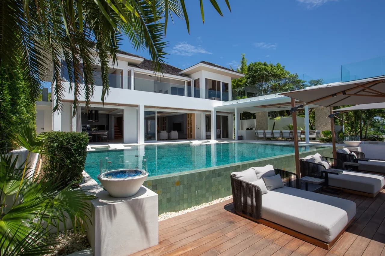 Full-Service Nine Bedroom Villa in Bo Put photo 4