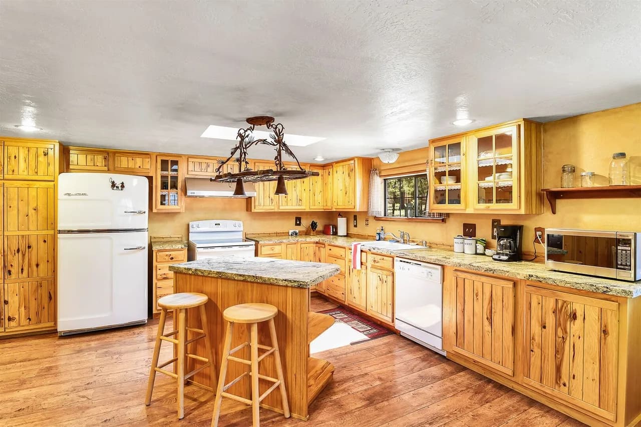 Historic Ten Bedroom Retreat in Parks Arizona photo 4
