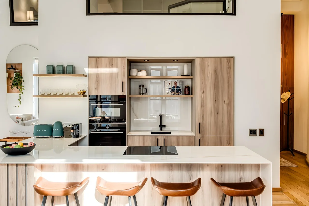 Contemporary Two Bedroom Apartment in Cape Town photo 5