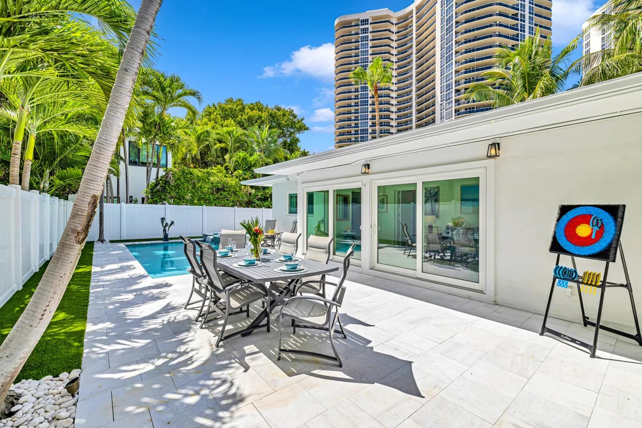Steps to Beach Three Bedroom Villa in Fort Lauderdale photo 4