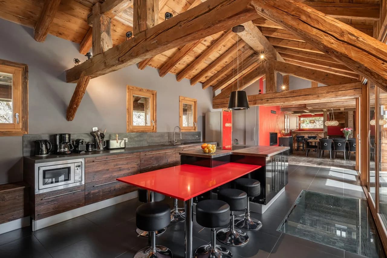 Year-Round Retreat Chalet in Morzine photo 4