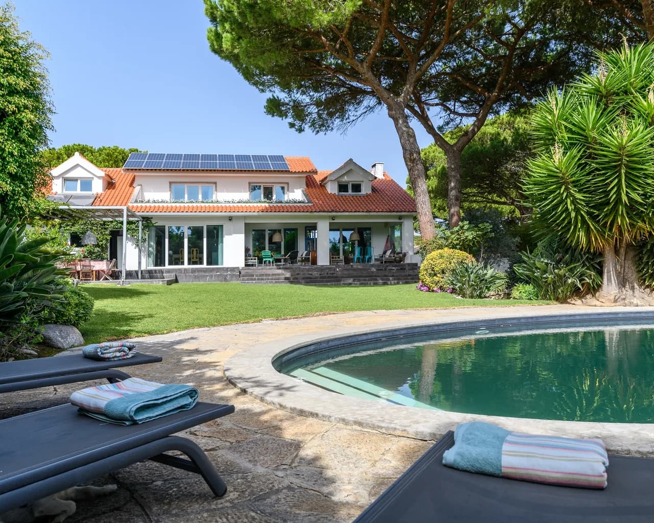 Spacious Seven-Bedroom Villa in Cascais photo 2