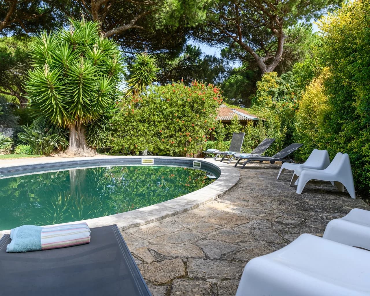 Spacious Seven-Bedroom Villa in Cascais photo 3