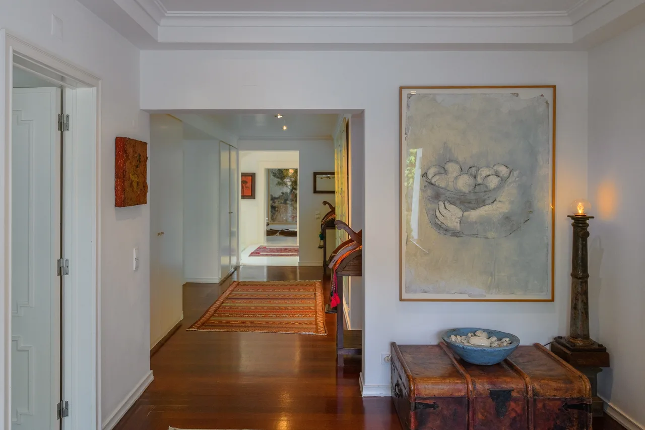 Spacious Seven-Bedroom Villa in Cascais photo 5
