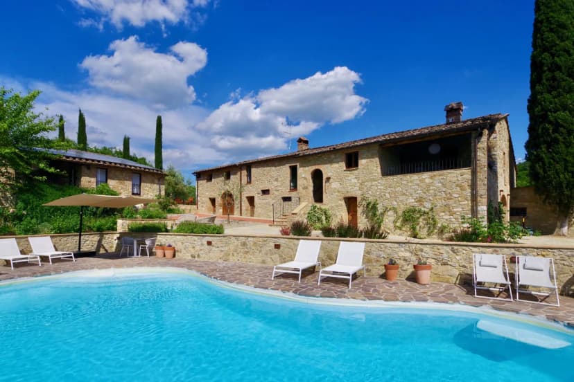 Scenic Five Bedroom Villa in Tuscany