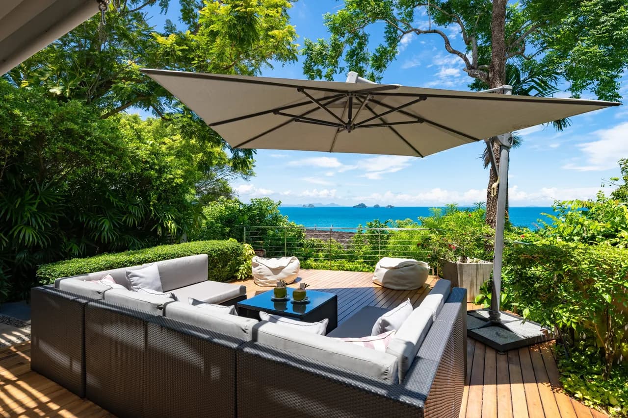 Oceanfront Three Bedroom Villa in Baan Taling Ngam photo 2