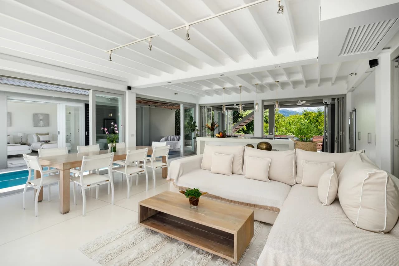 Oceanfront Three Bedroom Villa in Baan Taling Ngam photo 5