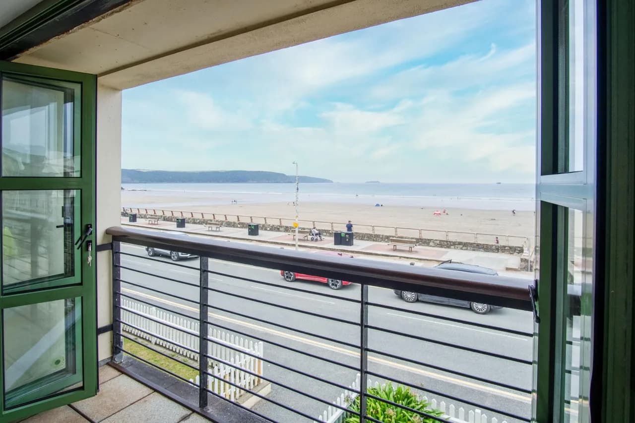 Bay View Three Bedroom Villa in Broad Haven photo 2