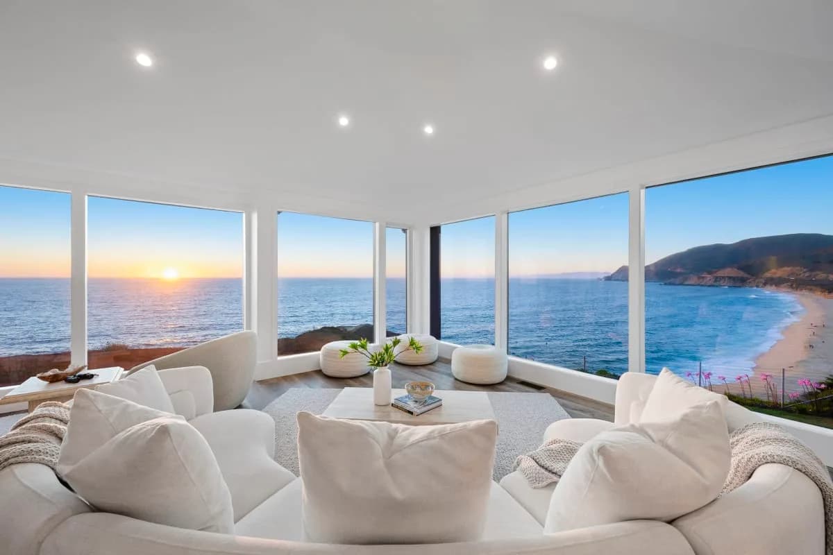 Oceanfront Point Estate in Montara California photo 2