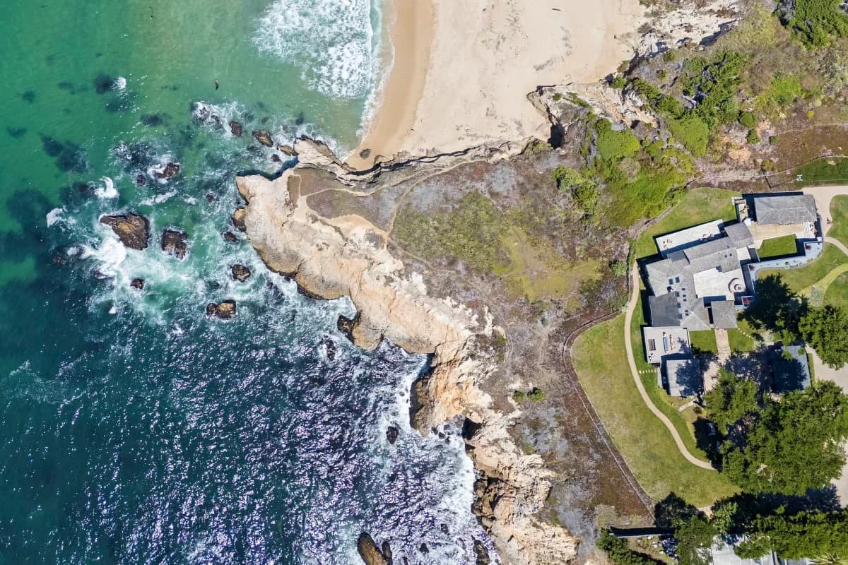 Oceanfront Point Estate in Montara California photo 3