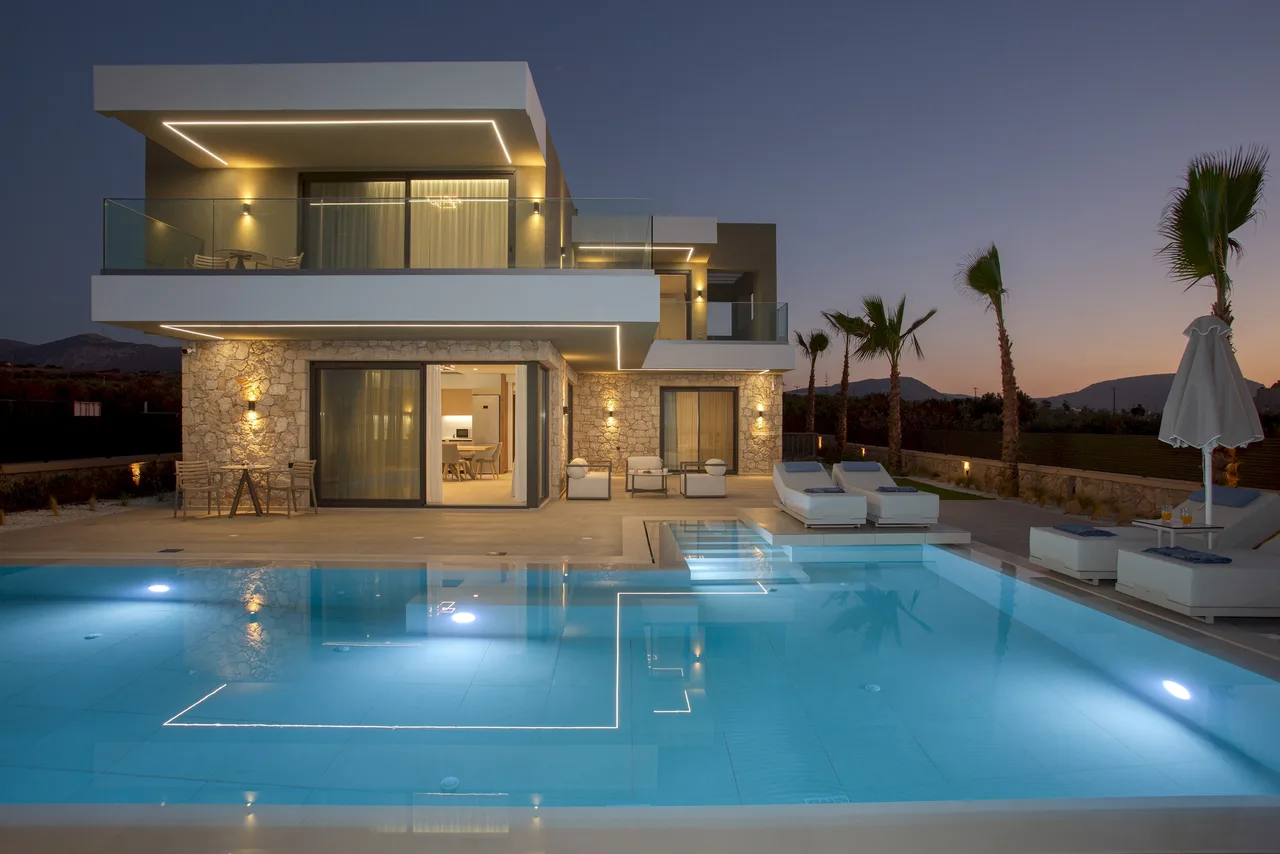 Heated Pool Four Bedroom Villa in Agkisaras photo 2