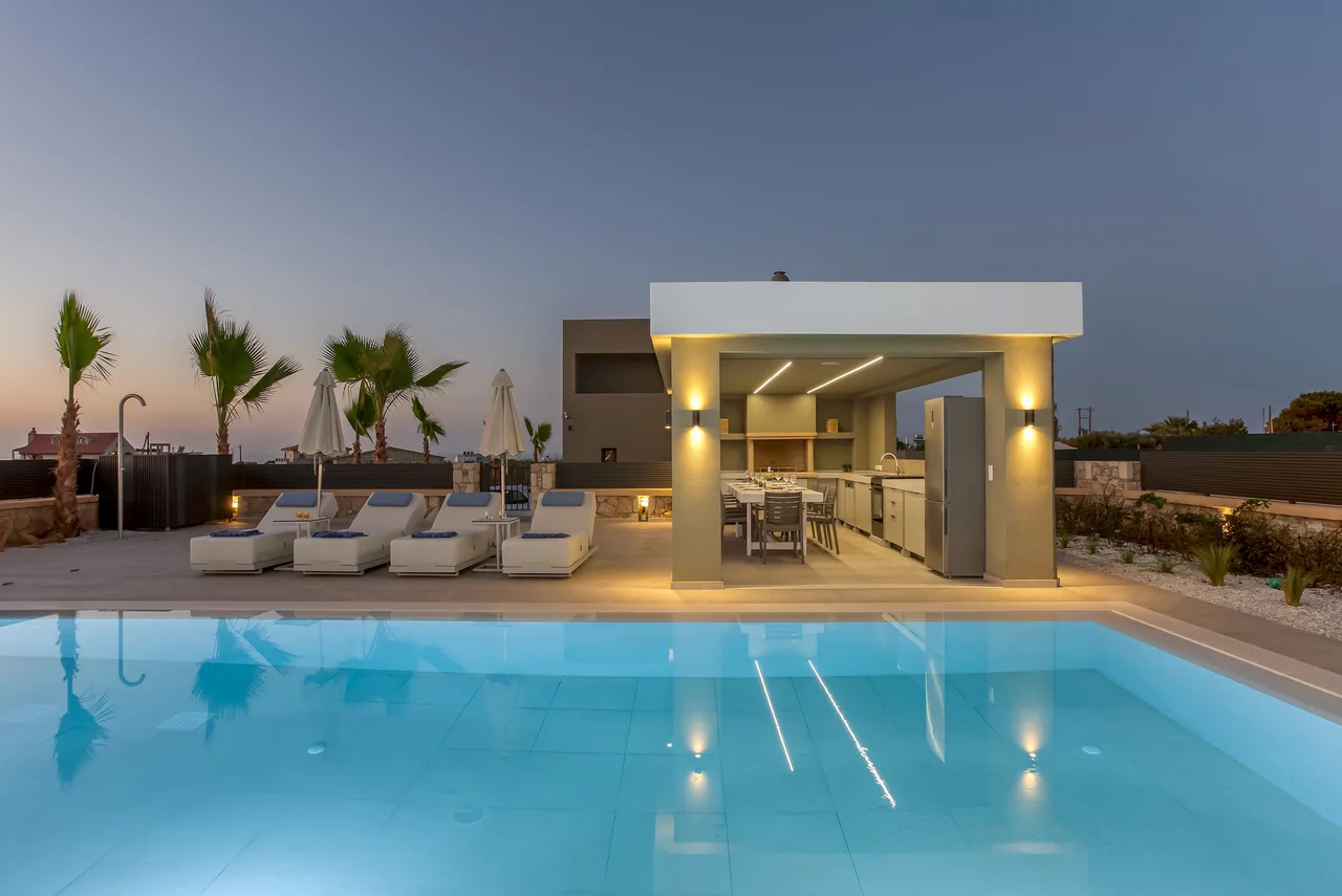 Heated Pool Four Bedroom Villa in Agkisaras photo 4