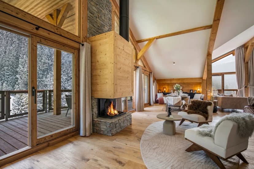 Mountain View Four Bedroom Penthouse in Courchevel