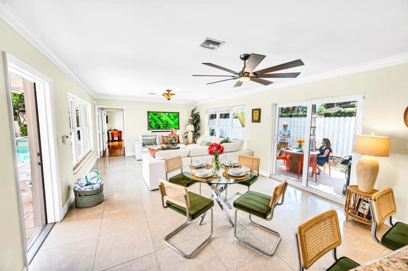 Walk to Beach / Heated Pool / Serenity at its Finest / Orchid Key / Residences