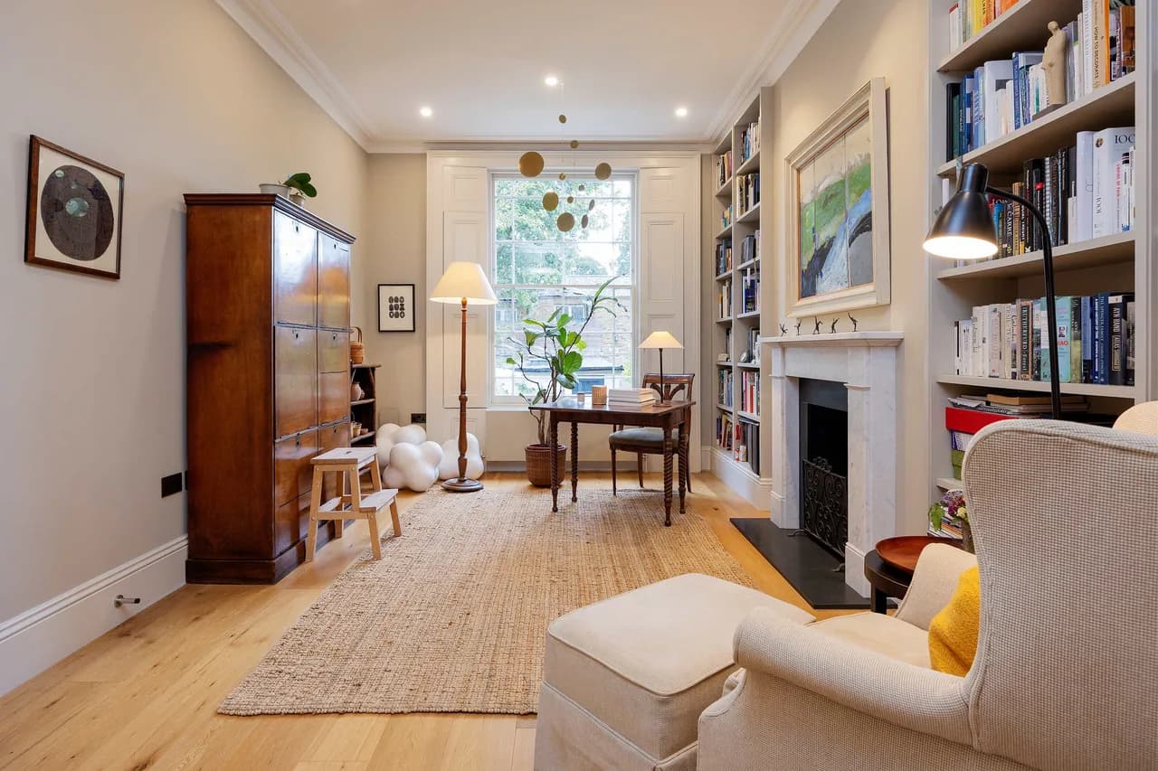 Elegant Four Bedroom Retreat in London photo 4