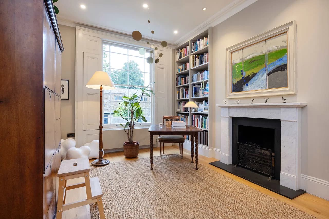 Elegant Four Bedroom Retreat in London photo 5