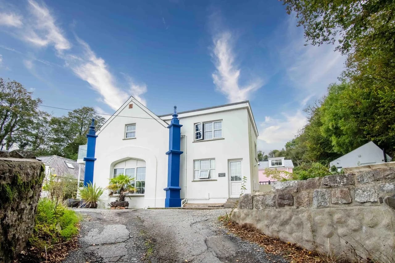 Hot Tub Three Bedroom Villa in Pembrokeshire Coast photo 3