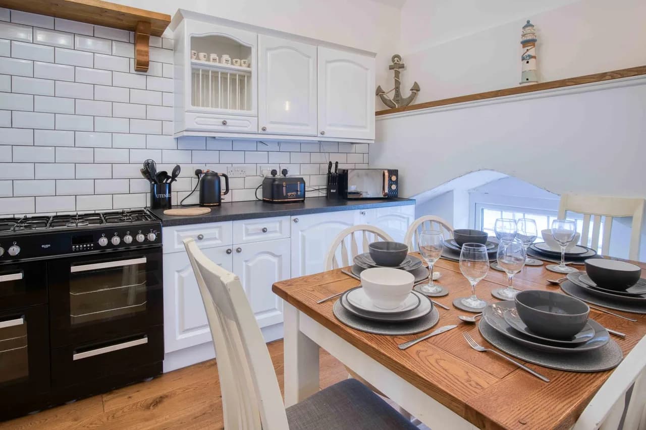 Hot Tub Three Bedroom Villa in Pembrokeshire Coast photo 4