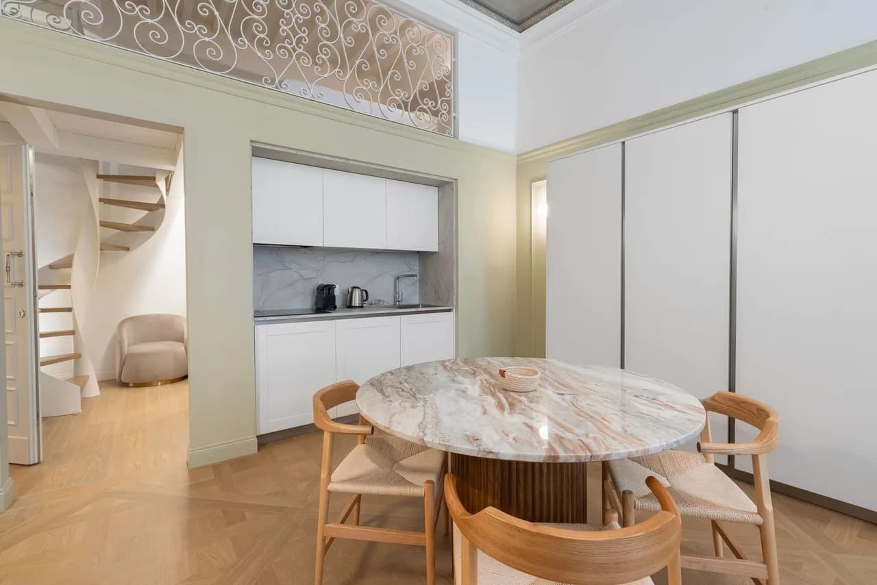 Loft-Style One Bedroom Apartment in Quartiere 1 photo 3