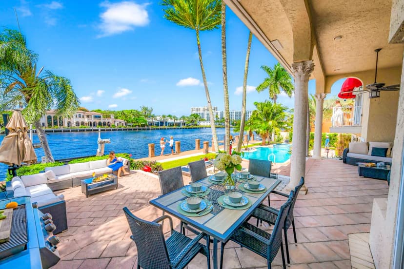 Waterfront Villa with Heated Pool in Fort Lauderdale