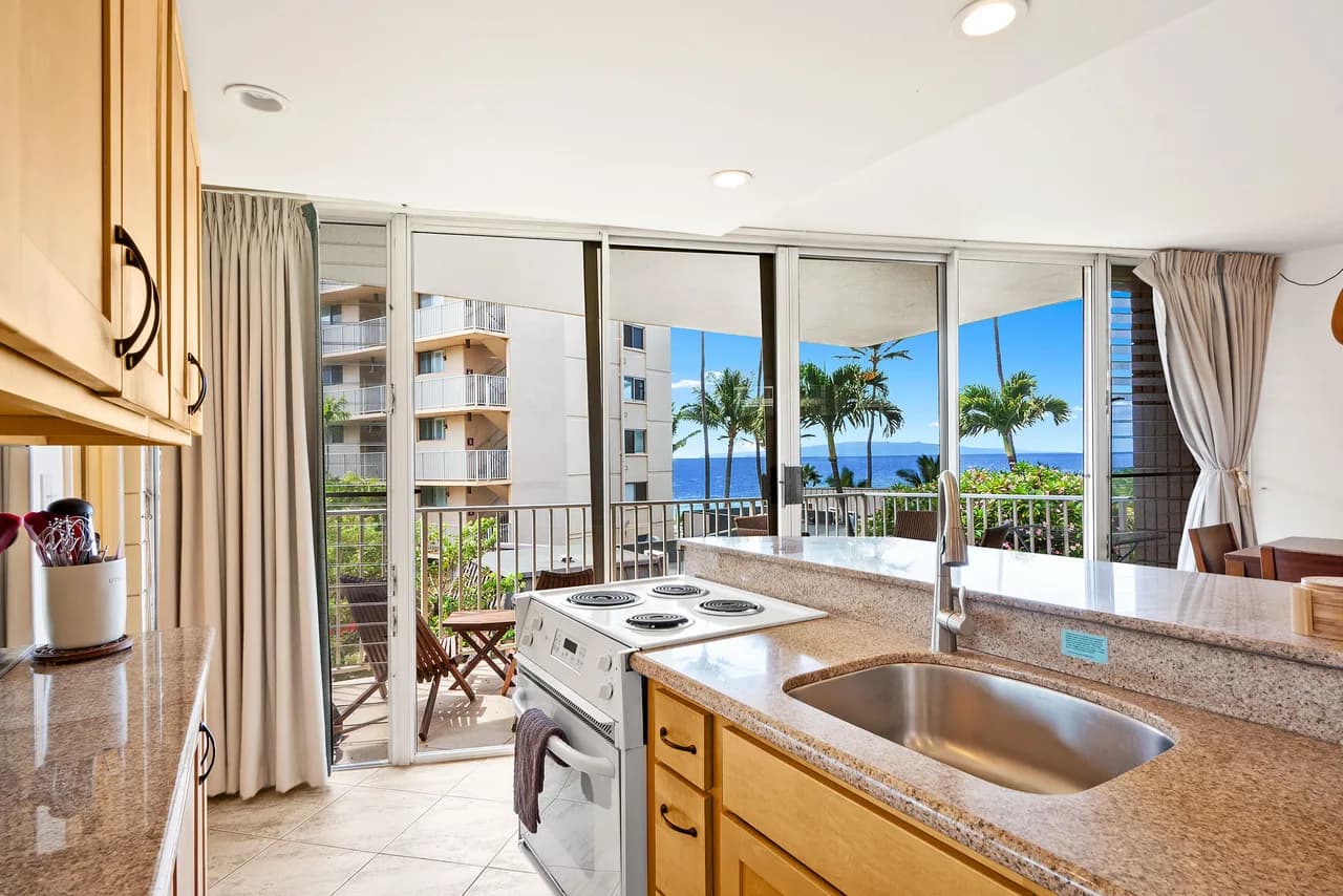Ocean-Front Renovated Villa in Kihei, Maui photo 2