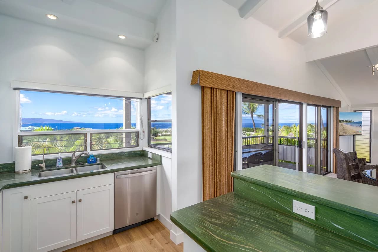 Modern Two Bedroom Villa with Balcony in Wailea Makena photo 2