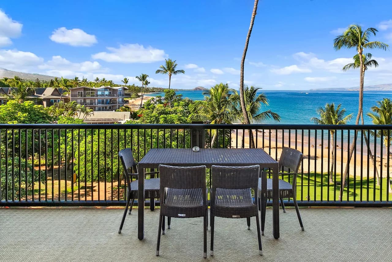 Renovated Beachfront Two Bedroom Condo in Wailea-Makena
