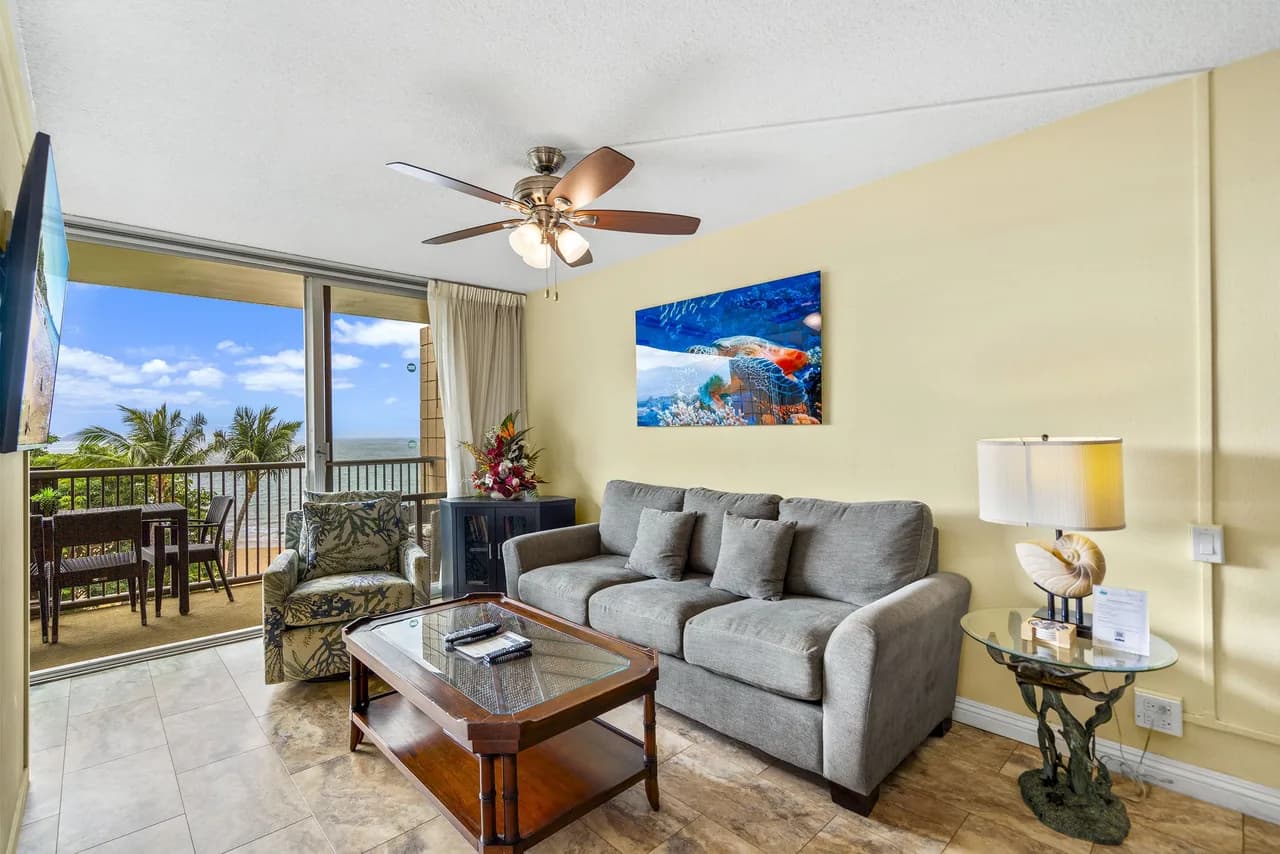 Renovated Beachfront Two Bedroom Condo in Wailea-Makena photo 2