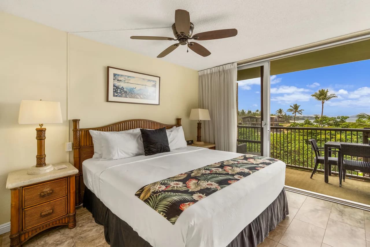 Renovated Beachfront Two Bedroom Condo in Wailea-Makena photo 3