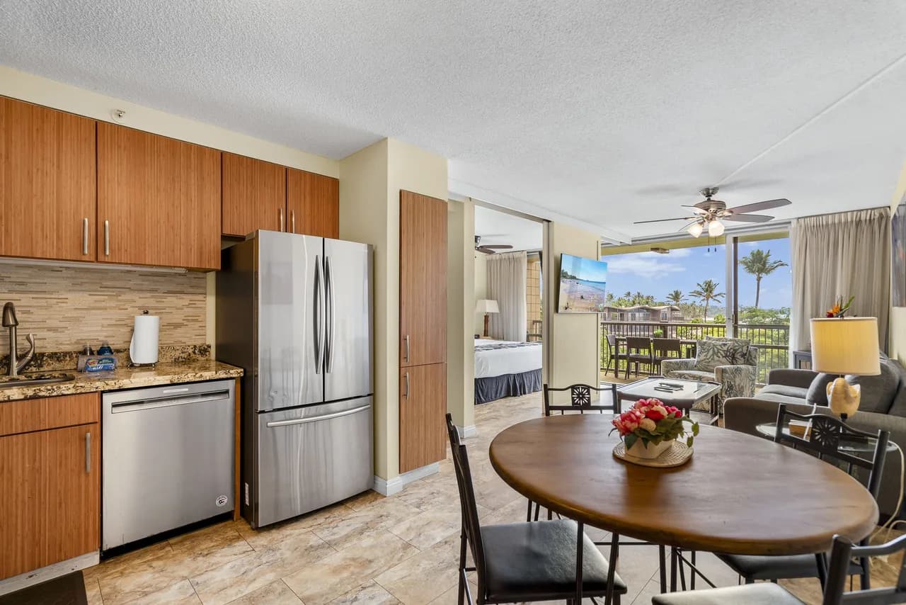 Renovated Beachfront Two Bedroom Condo in Wailea-Makena photo 4