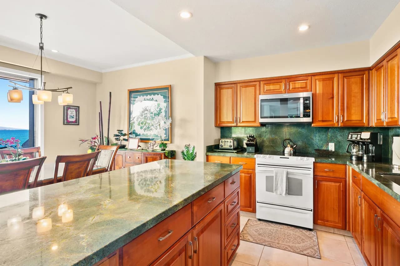 Corner Unit with Ocean Views in Wailea-Makena photo 3