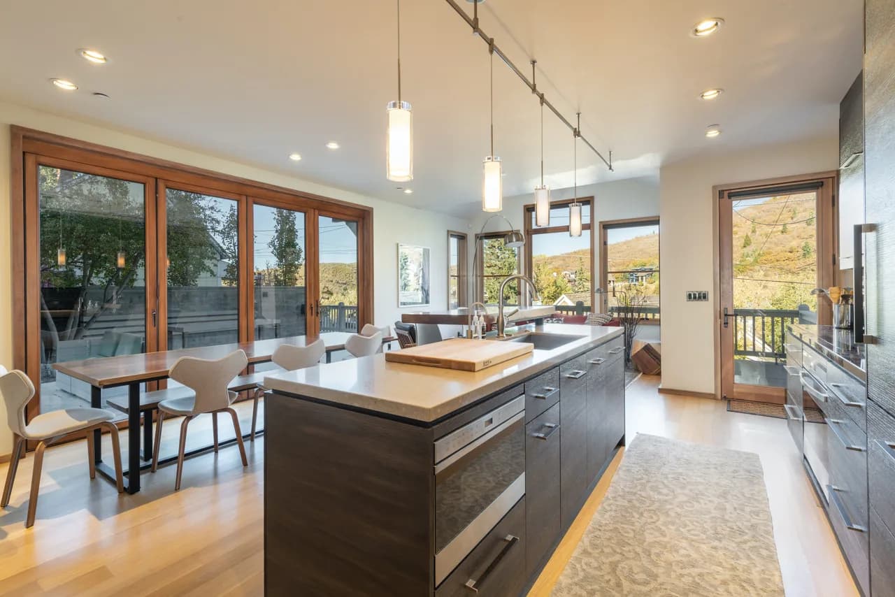 Modern Four Bedroom Home in Park City photo 4