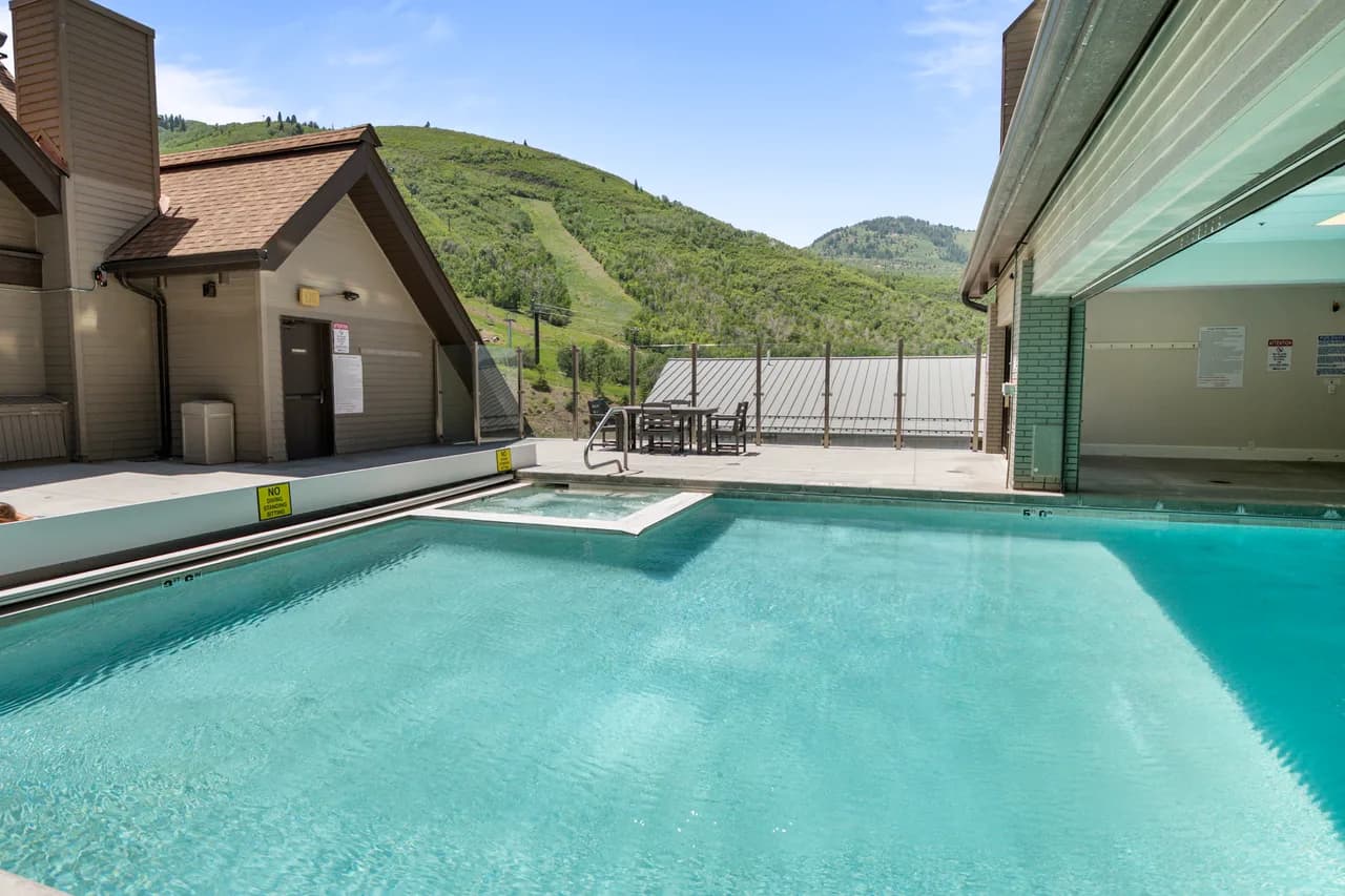 Ski-In Luxury Condo with Pool in Park City photo 2