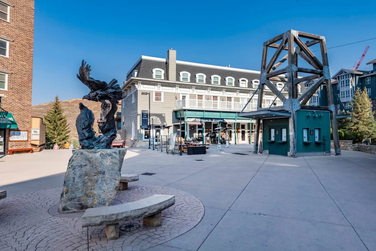 Ski-In Luxury Condo with Pool in Park City photo 3