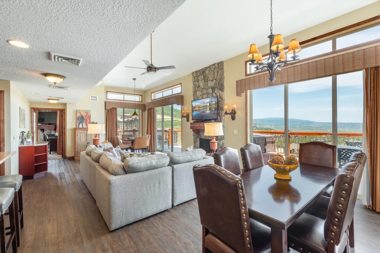 Wraparound Deck Penthouse in Park City photo 4
