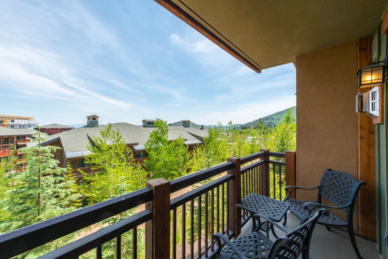 Ski-In Studio with Balcony in Park City photo 4