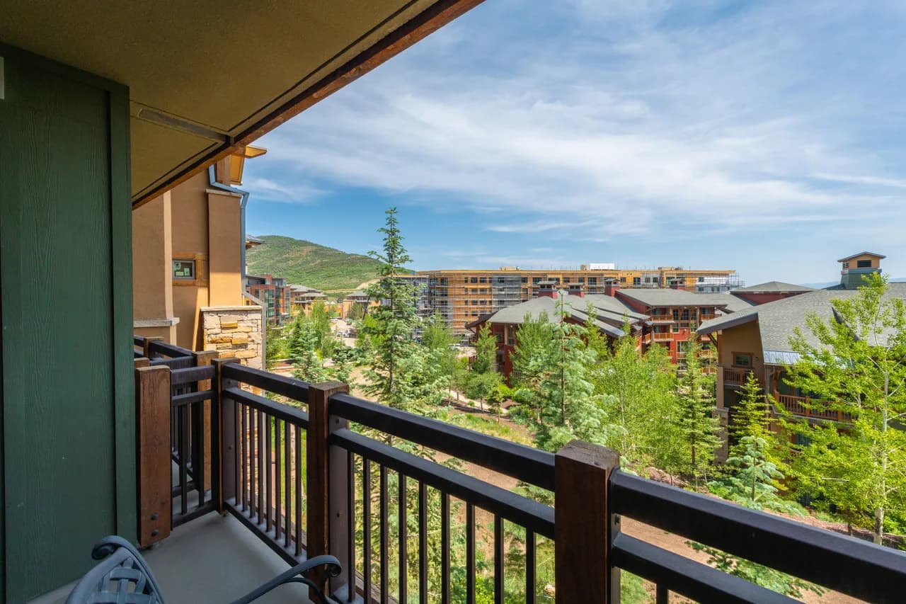 Ski-In Studio with Balcony in Park City photo 5