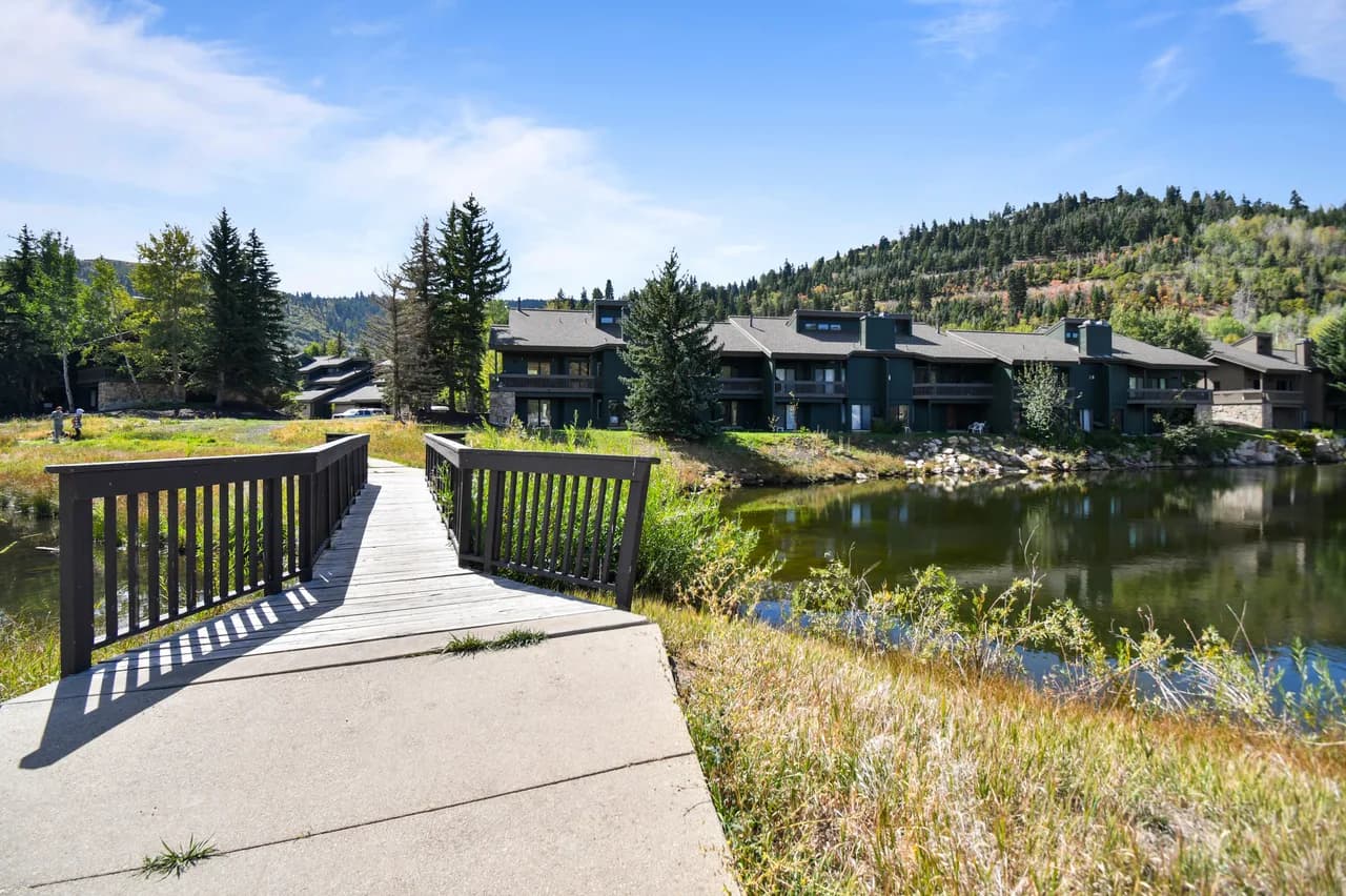 Lakeside Four Bedroom Villa in Park City photo 4