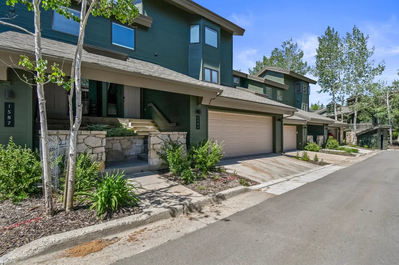 Lakeside Four Bedroom Villa in Park City photo 5