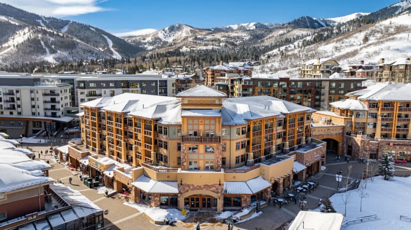 Unequalled Ski in Out, Next to Gondola, Sundial 1Br, Pool, Hot tub, Condo Nast Winner B217