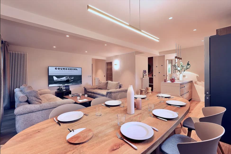 Renovated High-End Four Bedroom Villa in Courchevel photo 2
