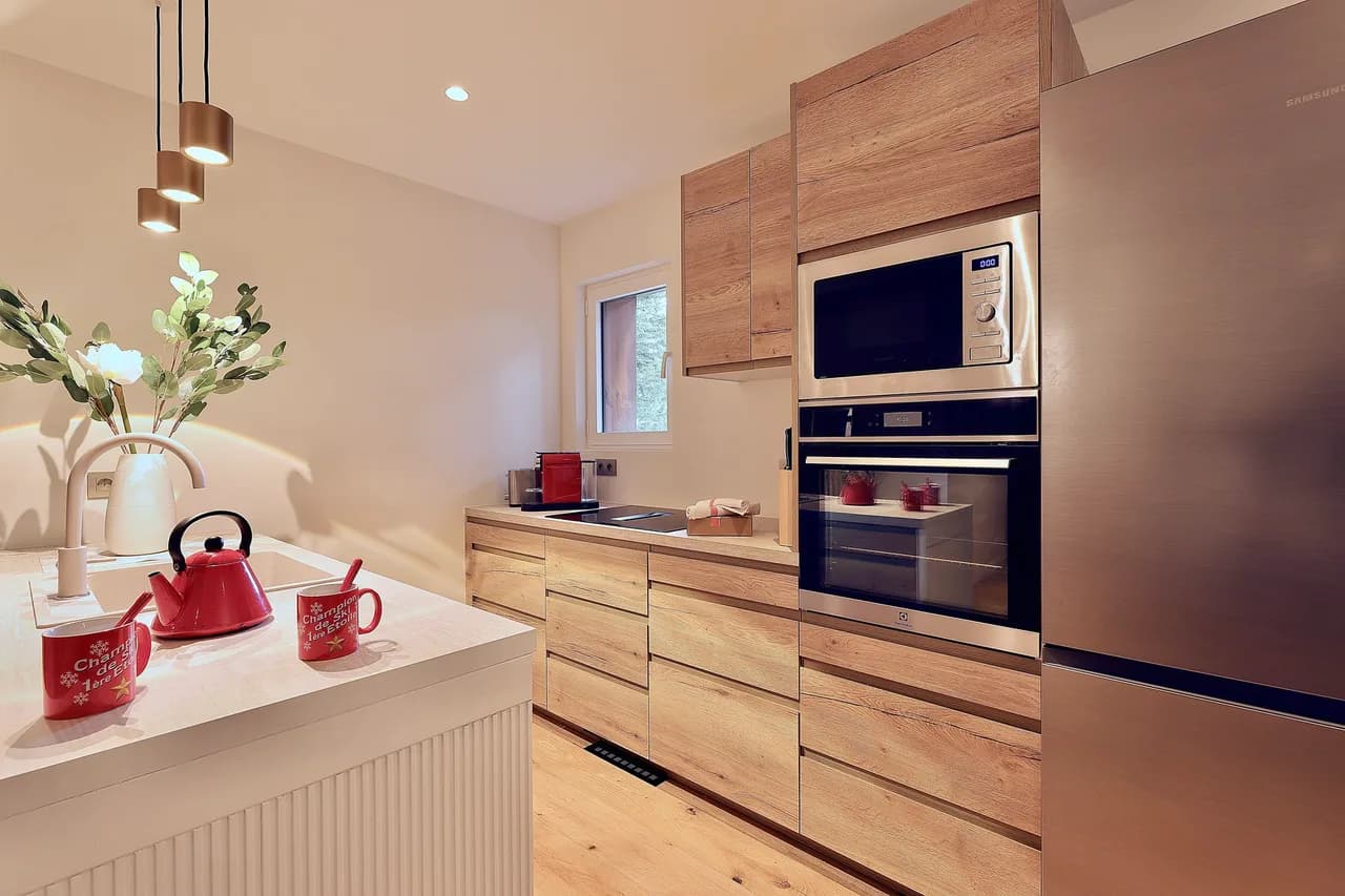 Renovated High-End Four Bedroom Villa in Courchevel photo 3