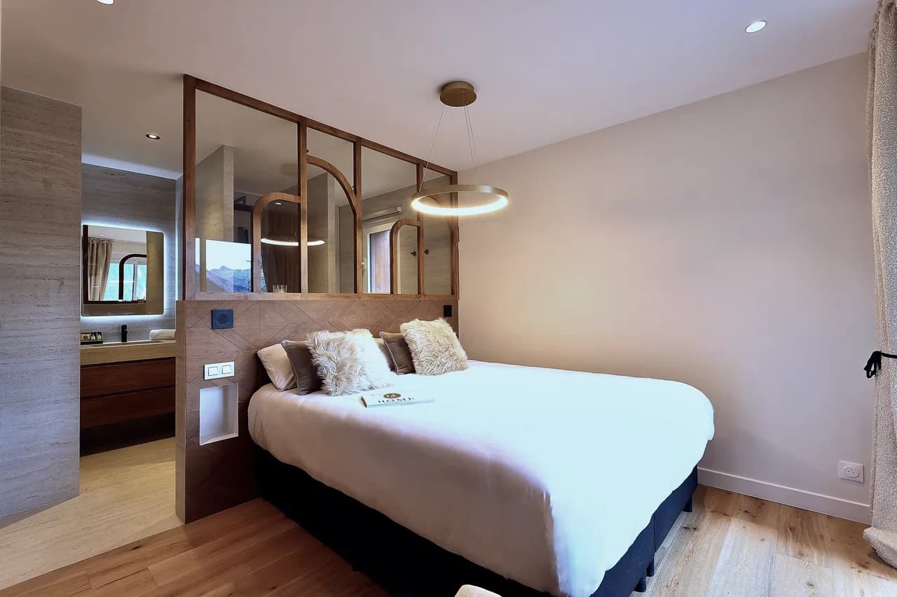 Renovated High-End Four Bedroom Villa in Courchevel photo 5