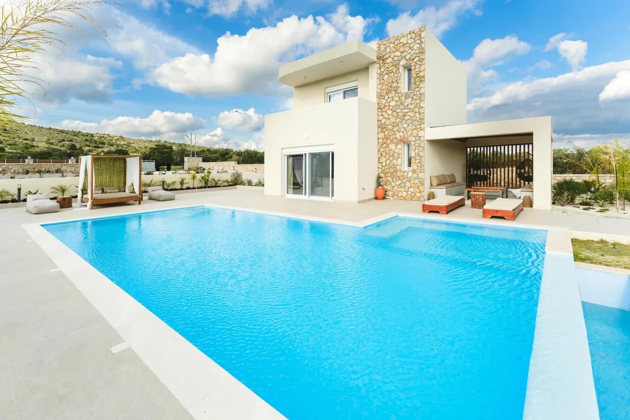 Garden-View Three Bedroom Villa in Lachania