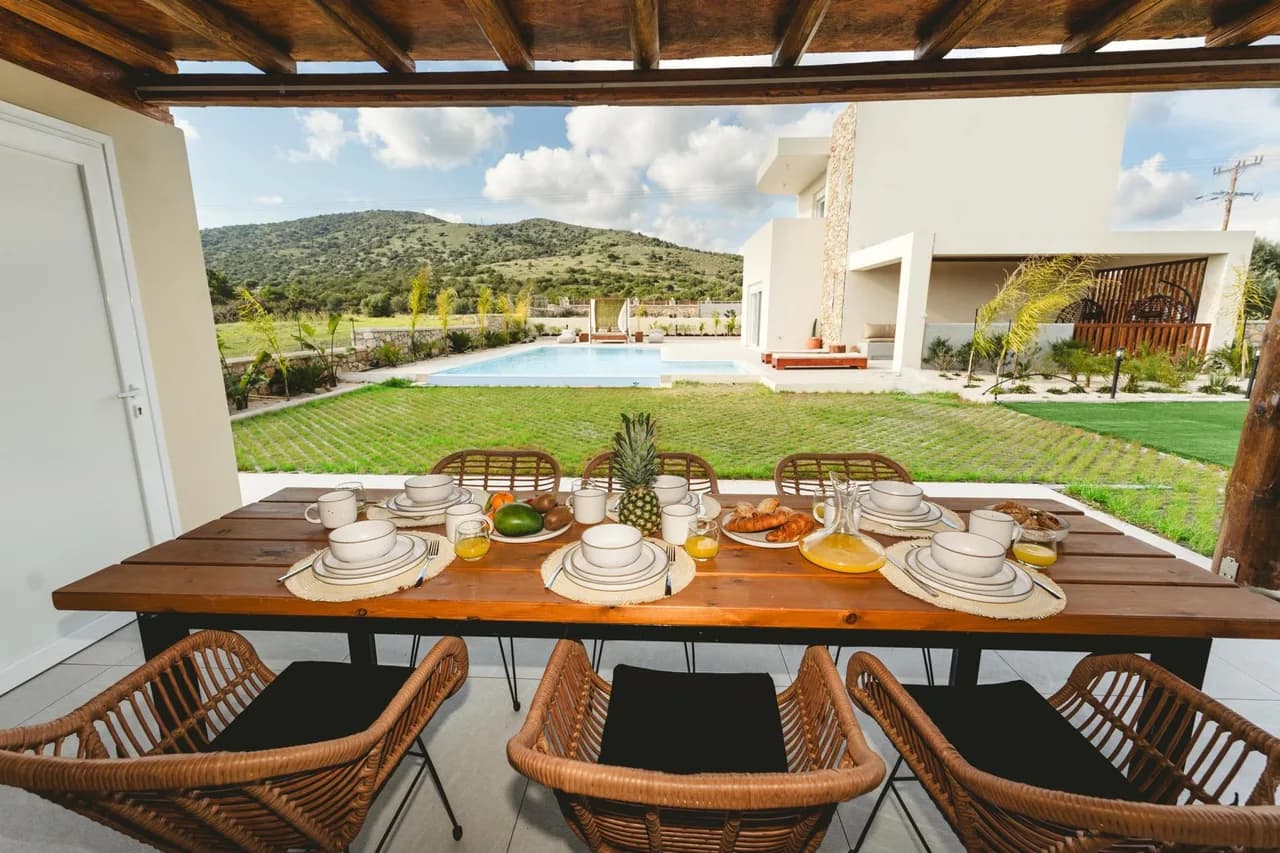 Garden-View Three Bedroom Villa in Lachania photo 4