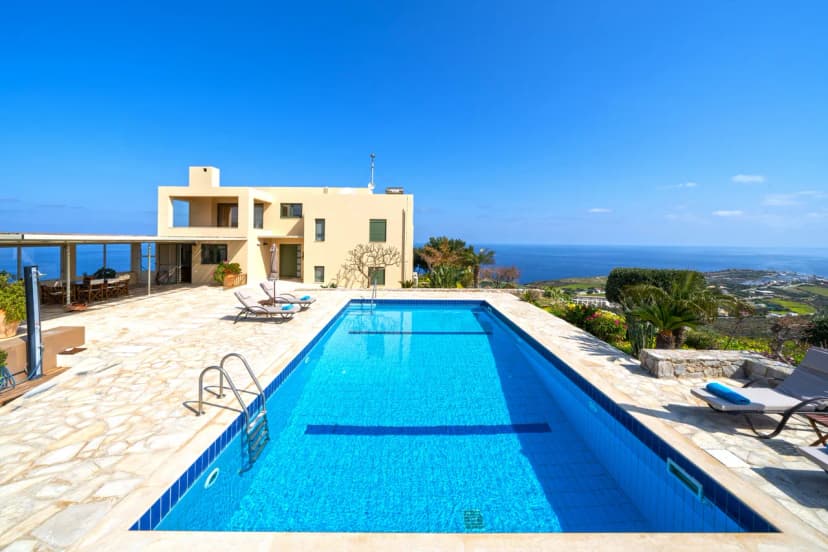 Private Swimming Pool Villa in Crete