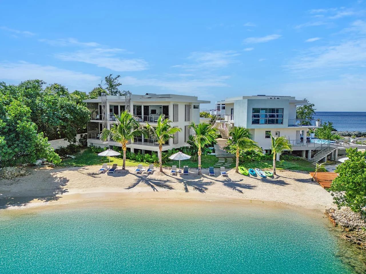 Fully Staffed Ten Bedroom Villa in Whitehouse