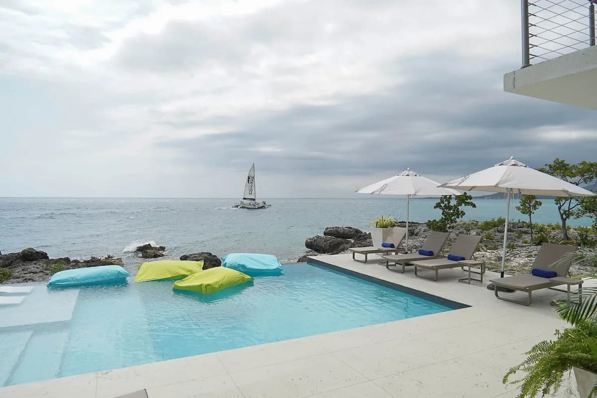 Fully Staffed Ten Bedroom Villa in Whitehouse photo 3