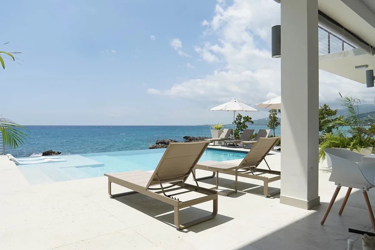 Fully Staffed Ten Bedroom Villa in Whitehouse photo 4